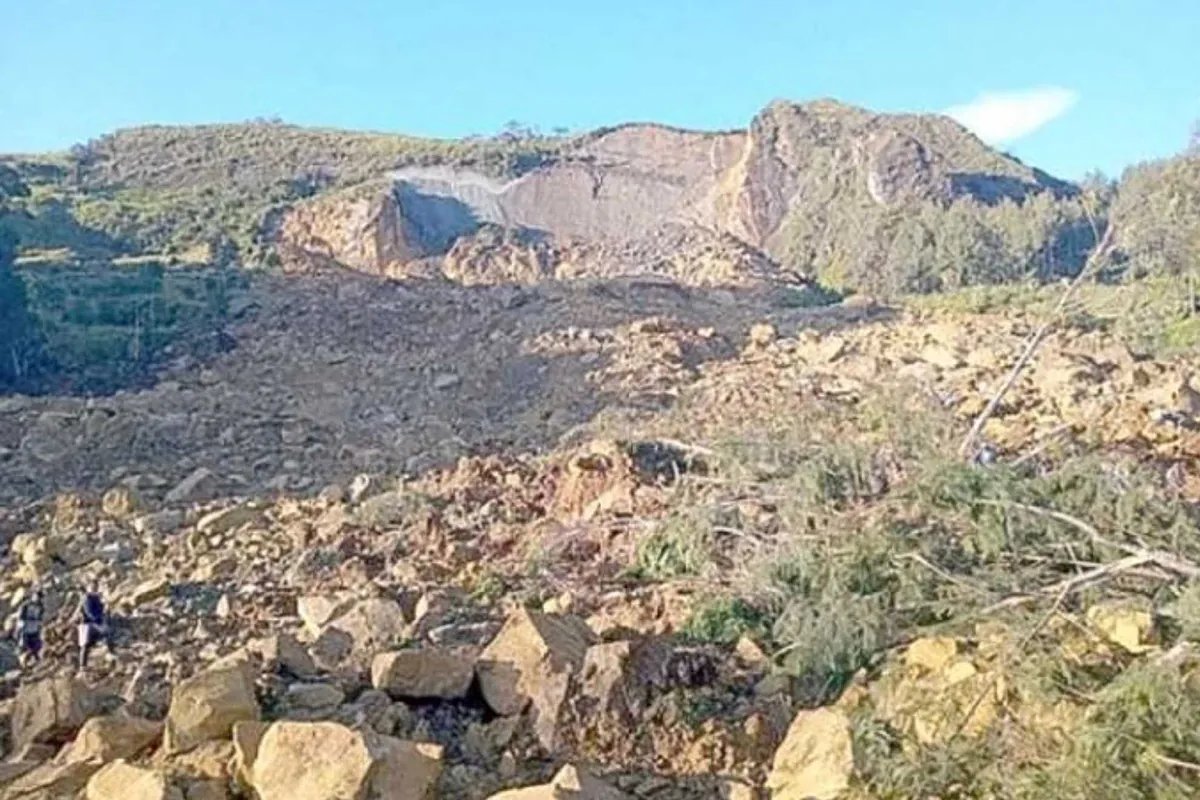 Una avalancha de tierra sepulta una aldea de 2.000 habitantes en Papúa Nueva Guinea