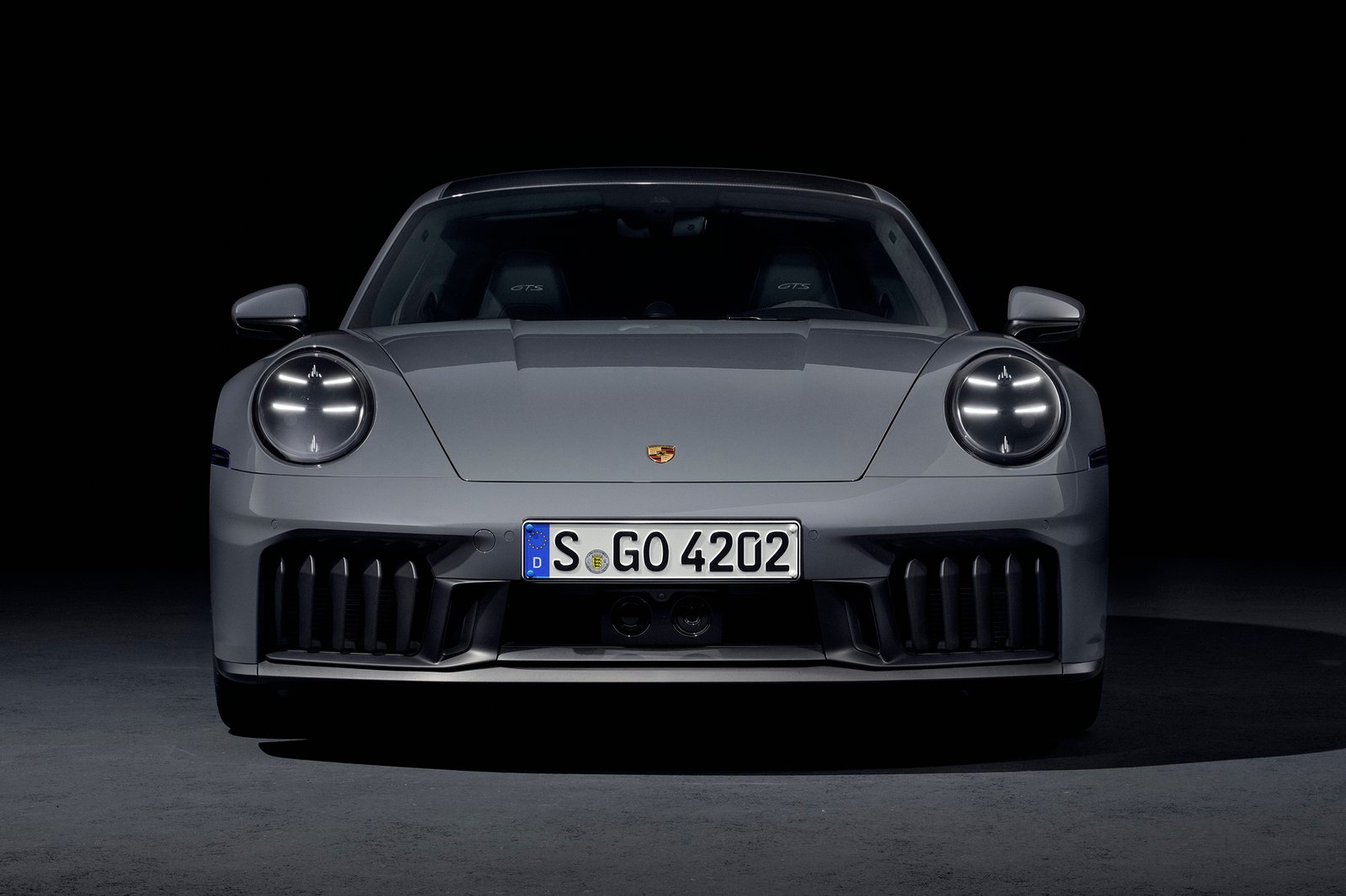 Ni el incombustible Porsche 911 se resiste a la electrificacin