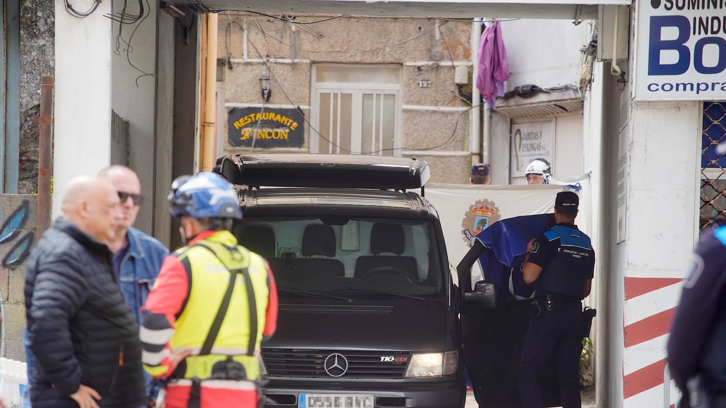 Fallece un bombero en Vigo tras caerle una pared encima