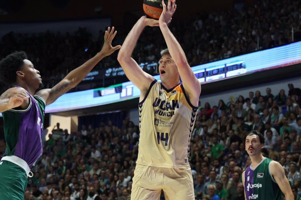 El UCAM también brilla en el Carpena y toma ventaja en la semifinal de Liga Endesa