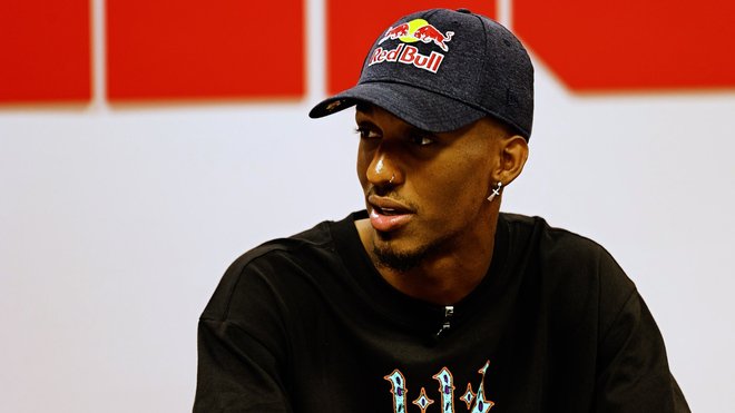 Atletismo: Jordan Daz: "Me quedan bastantes cosas por mejorar y mi cada en el foso sigue siendo horrible"