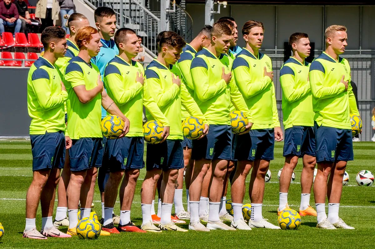 Eurocopa 2024: El orgullo y las lgrimas de Ucrania, una seleccin en guerra: el himno cada da, vdeos de nios sufriendo, alertas de misiles...