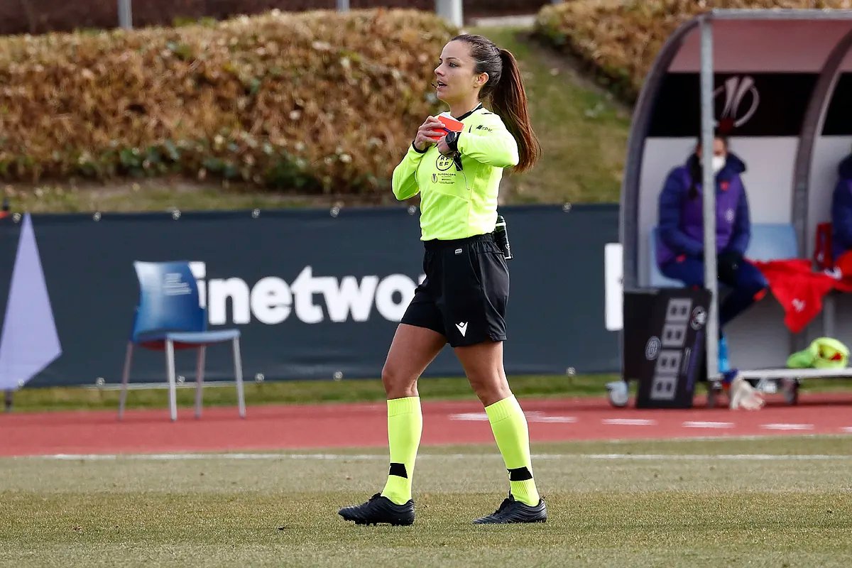 Marta Huerta de Aza, la primera rbitro principal en el ftbol profesional masculino: "Llevo muchos aos peleando" | LaLiga Hypermotion 2023