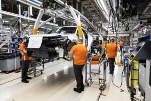 Seat reducirá temporalmente la producción diaria de coches en Martorell | Economía nacional e internacional