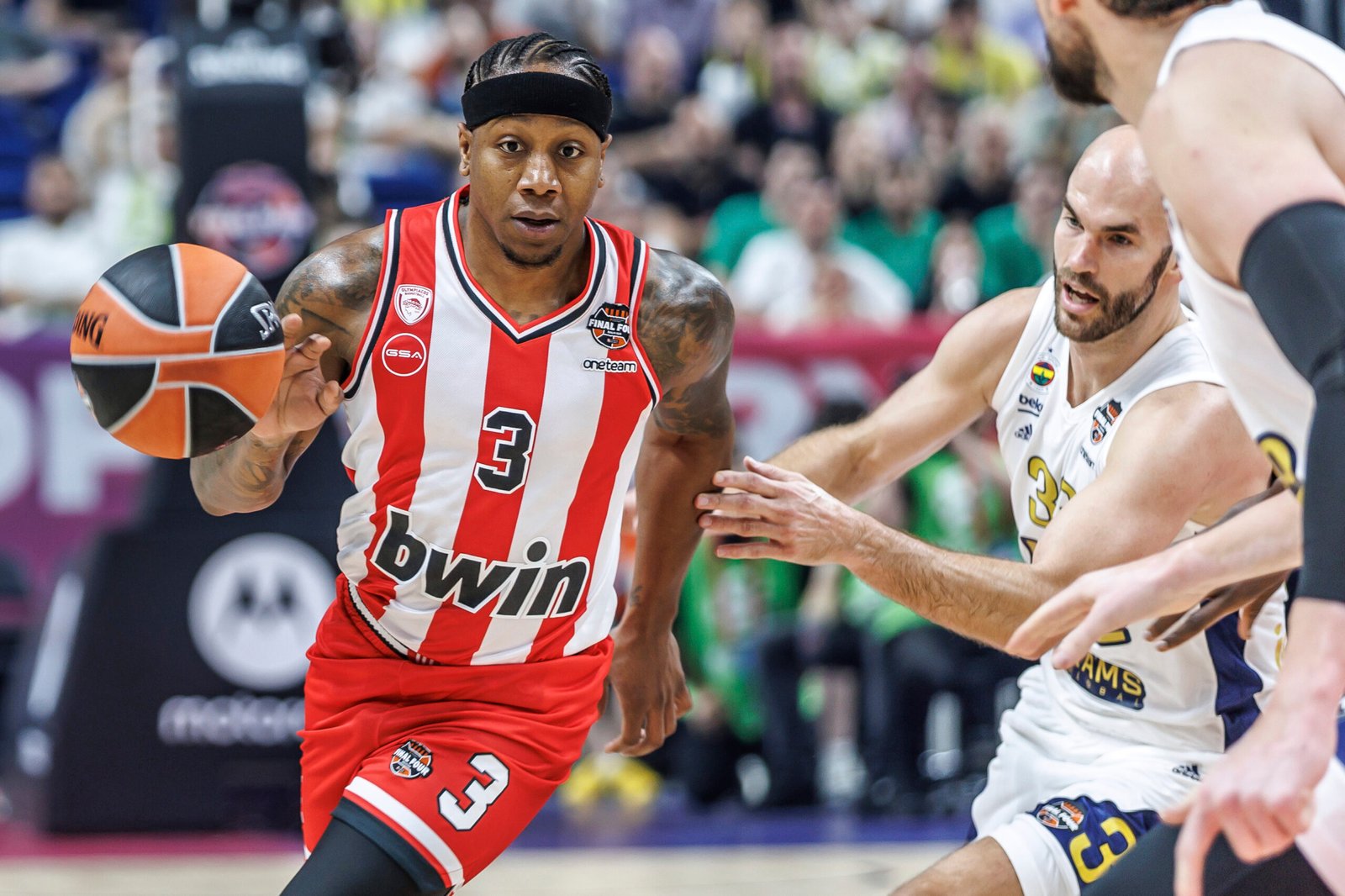 Canaan superando a Calathes en una penetración