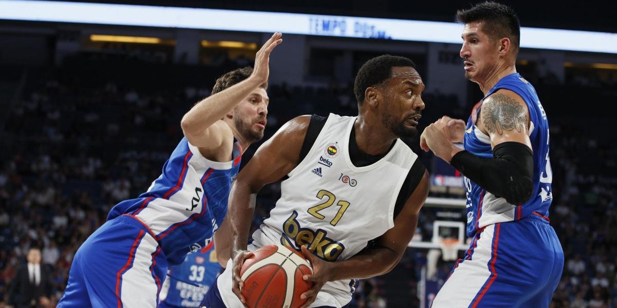 El Fenerbahçe de Jasikevicius gana en casa del Efes en el arranque de la final