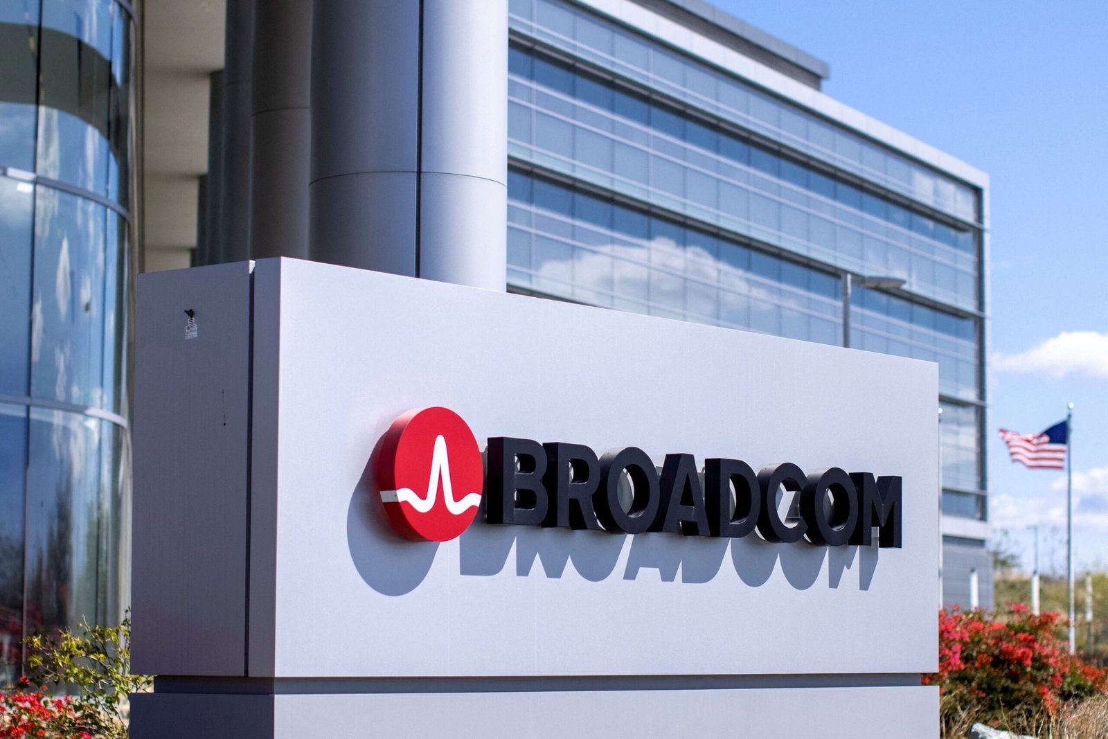 Broadcom sigue los pasos de Nvidia y se dispara tras superar previsiones y anunciar un ‘split’ | Empresas