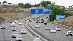 Tráfico en la autovía A-5 por la operación retorno del puente de mayo, a 5 de mayo de 2024, en Madrid (España). La operación salida del puente de mayo comenzó el pasado martes, 30 de abril y finaliza hoy, 5 de mayo. La Dirección General de Tráfico (DGT) ha previsto casi ocho millones y medio de desplazamientos por carretera durante estos días. Entre las 13.00 y las 23.00 horas se esperan los mayores movimientos de vuelta a las residencias habituales.
05 MAYO 2024;COCHES;AUTOVÍA;RETORNO;PUENTE;DGT;MAYO;CARRETERA;DESPLAZAMIENTOS;PIXELADA
A. Pérez Meca / Europa Press
05/05/2024