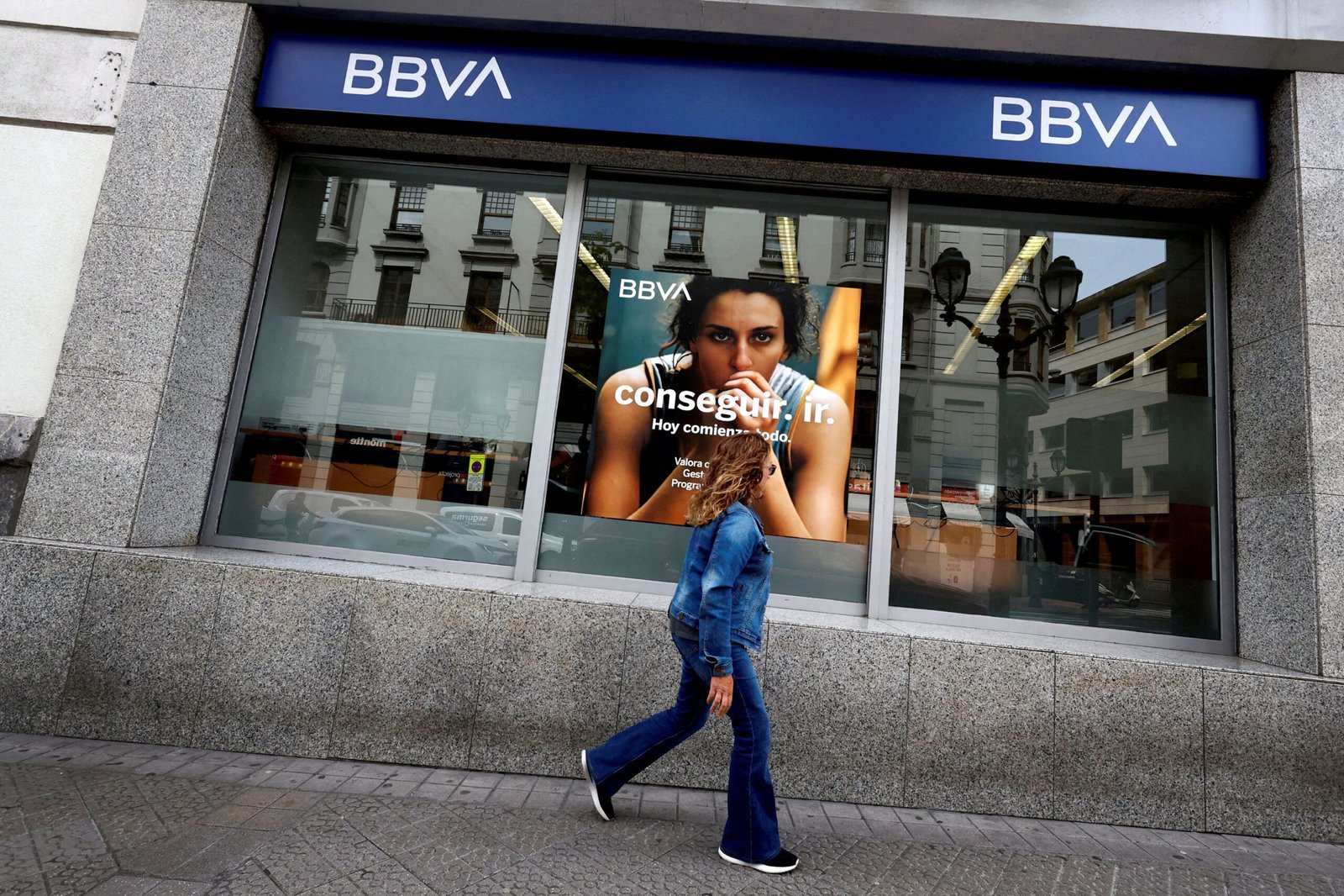 BBVA pide a Competencia autorización para lanzar su operación sobre Banco Sabadell | Empresas