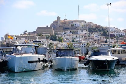Yates en el puerto de Ibiza, en agosto de 2023.