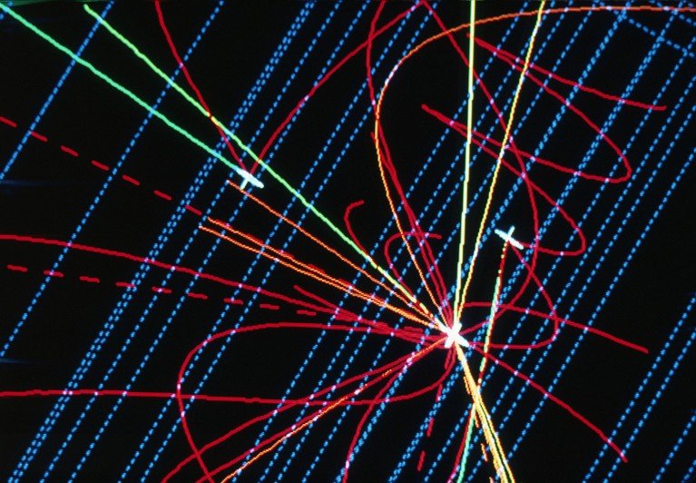 Simulación por computadora de una colisión electrón-positrón en el detector DELPHI en el CERN.