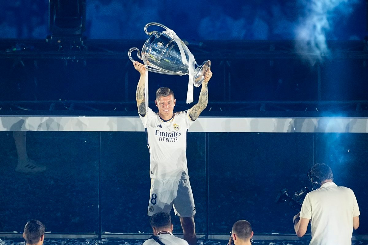 El Bernabéu y un "hasta la temporada que viene" de Modric abrochan la fiesta de la 'Decimoquinta'