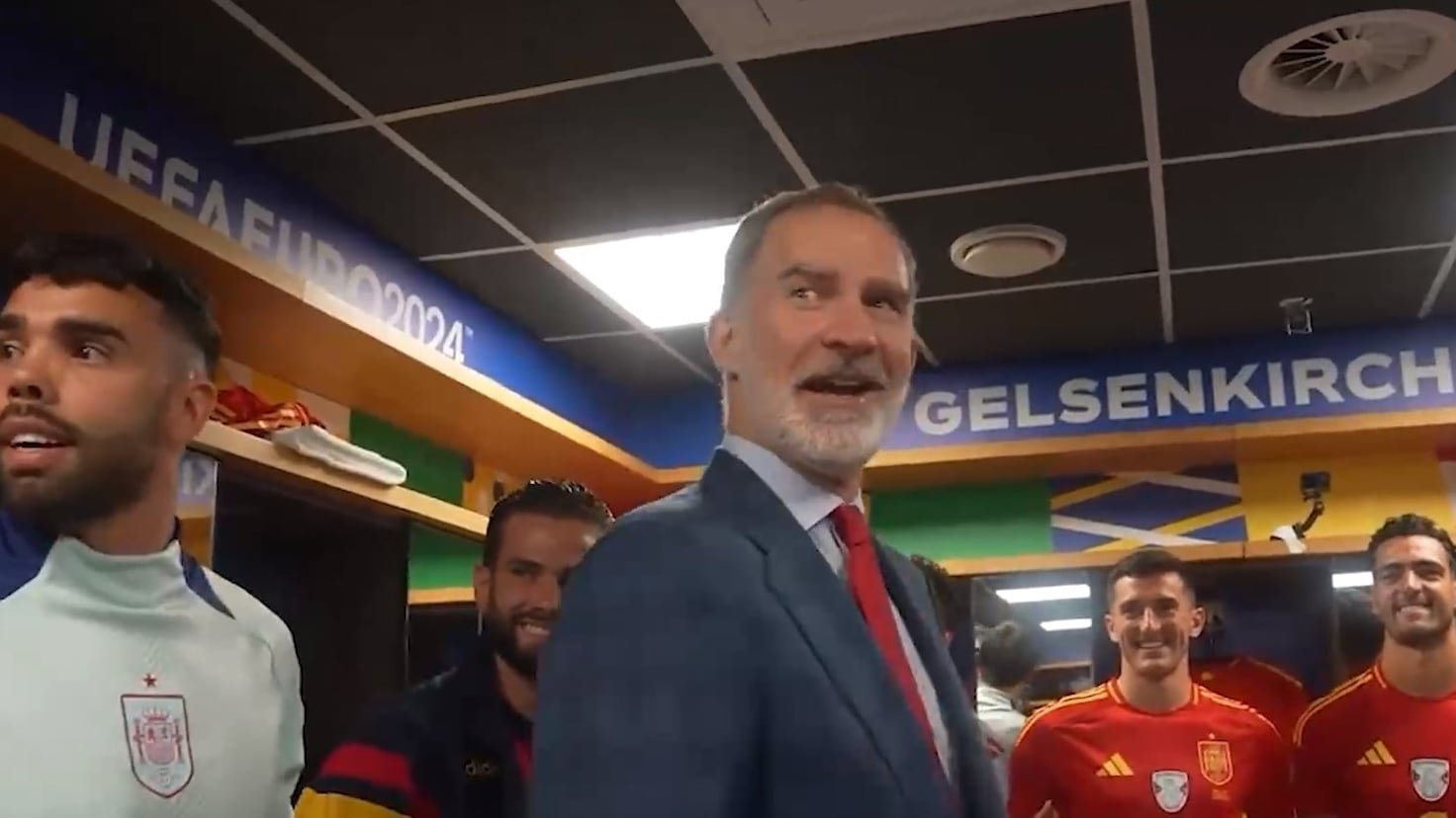 Iba el Rey a dar un discurso cuando apareció la estrella de la noche: la reacción de Felipe es brutal