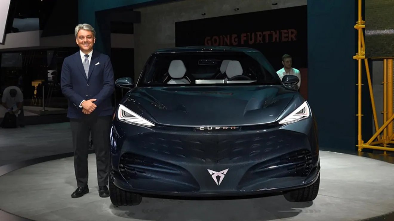 Luca de Meo en la presentación del CUPRA Tavascan Concept
