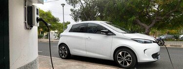 Coche eléctrico cargando