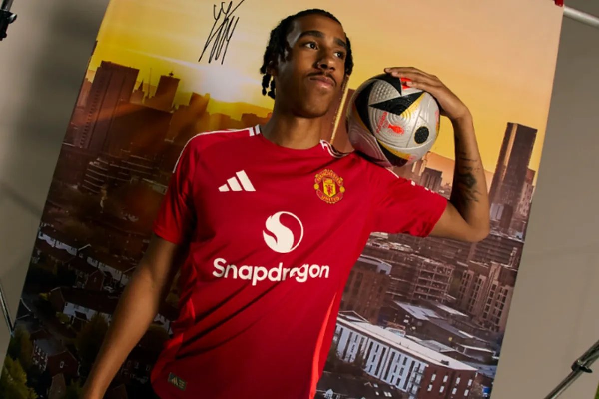 Premier League: Leny Yoro acepta la oferta del Manchester United y firma hasta 2029