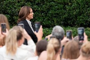 Kamala Harris, este lunes a su llegada a la Casa Blanca.