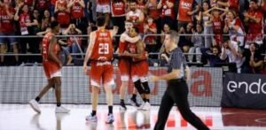 Un tiro sobre la bocina al final del primer cuarto desde su campo entró y colocó el 28-20 en el segundo partido de la serie entre Manresa y Unicaja