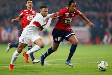 Yoro frenó a Mbappé la temporada pasada.