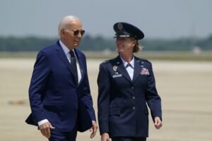 Biden propone limitar los mandatos de los jueces del Supremo de EE UU y una enmienda constitucional para recortar la inmunidad de los expresidentes | Elecciones USA