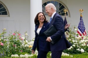 La renuncia de Joe Biden, en directo | Kamala Harris cosecha una avalancha de apoyos como aspirante presidencial | Elecciones USA