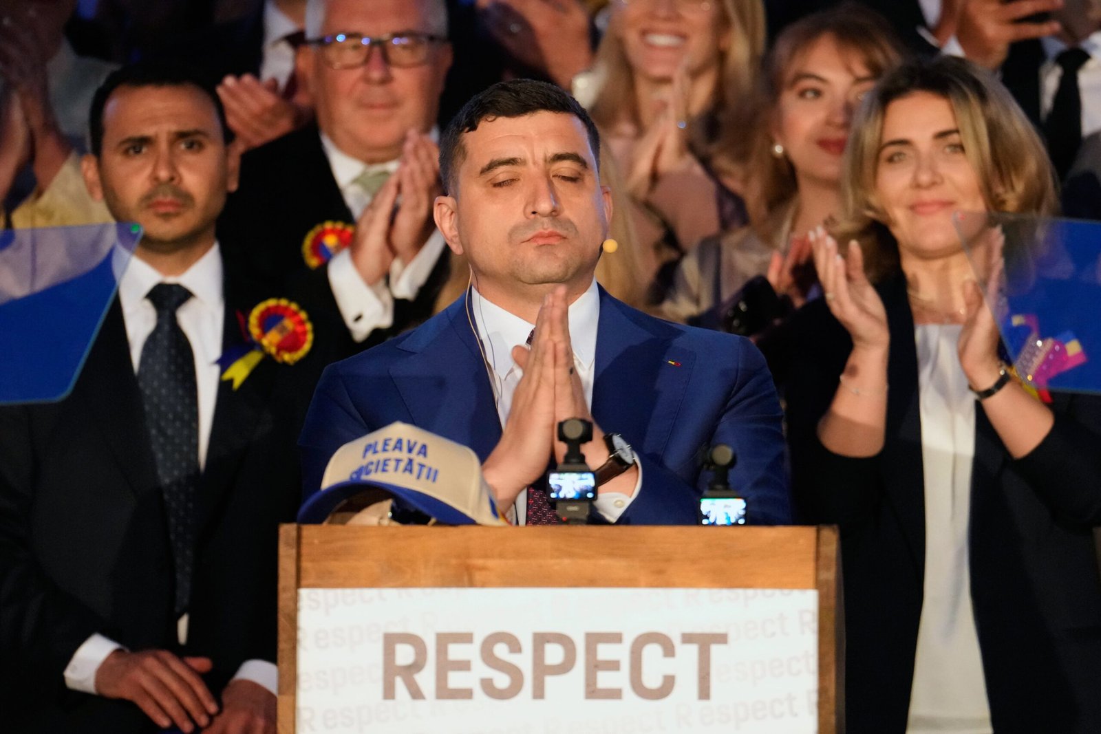 El Constitucional de Rumania rechaza el recurso del ultra Simion y confirma la victoria del europeísta Dan en las elecciones | Internacional