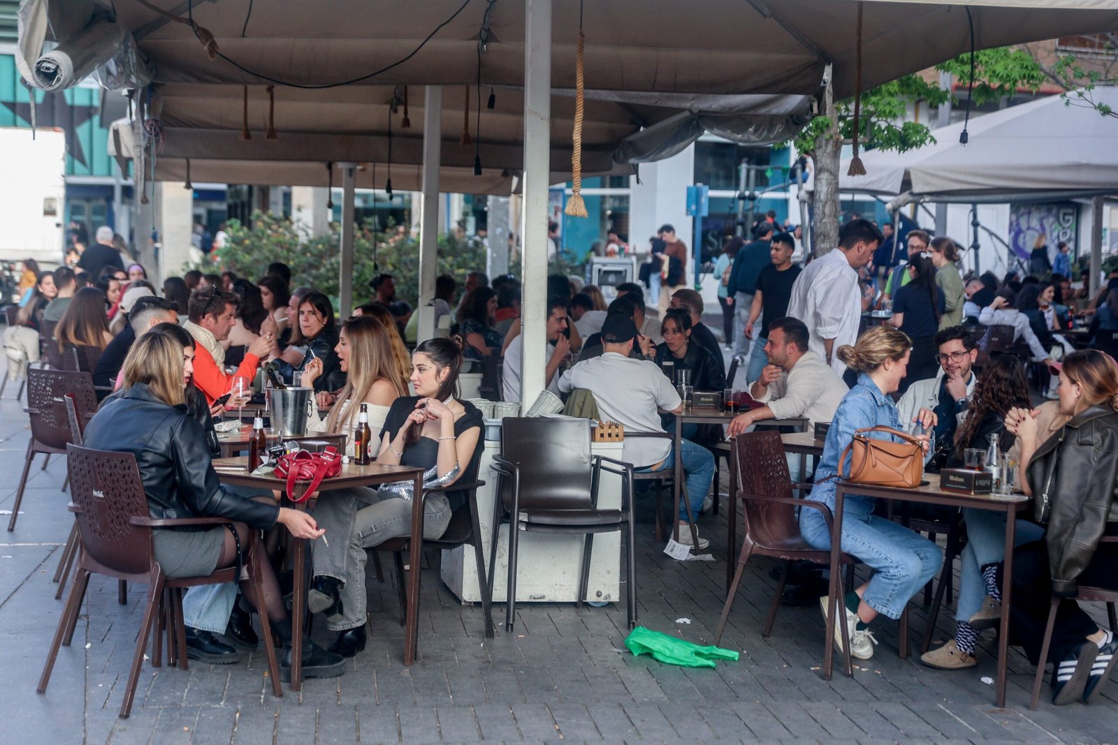 En Italia alucinan con lo ocurrido en España con un grupo de 40 personas que acude al restaurante al cierre