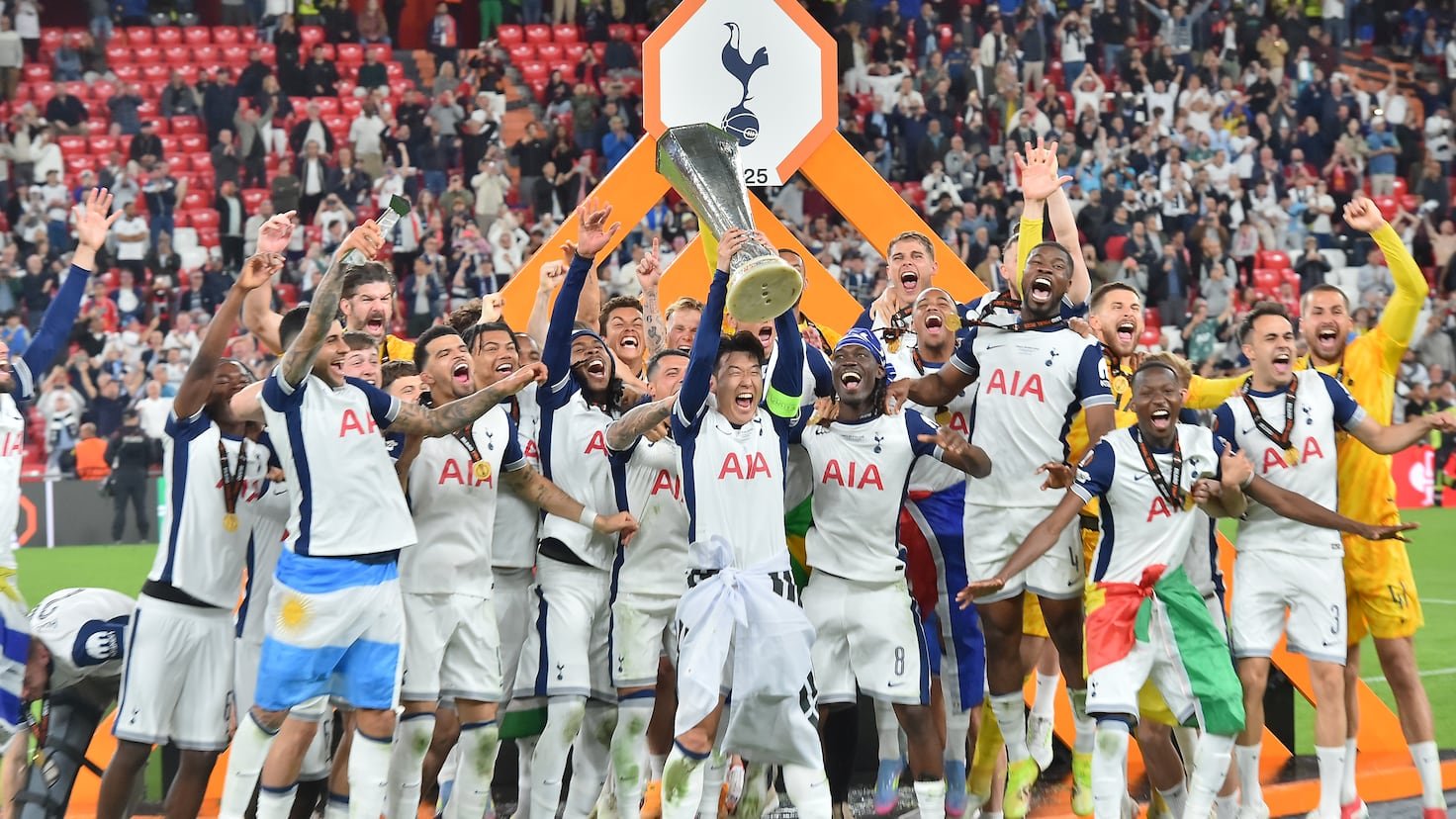 El Tottenham celebra su Europa League en San Mamés