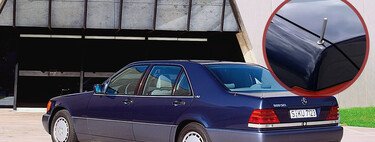 Dos varillas extensibles en el culo de un Mercedes. Así eran las primeras ayudas analógicas para aparcar el coche