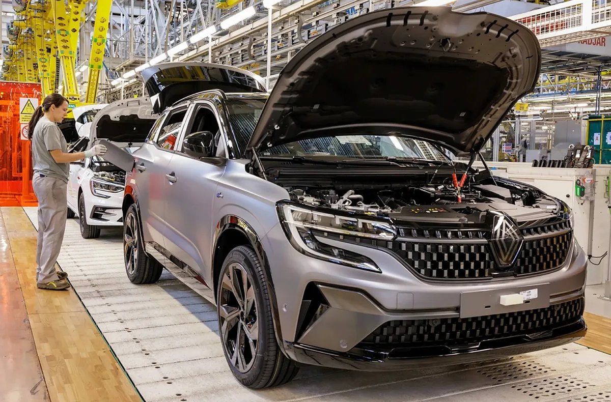La salida de De Meo añade incertidumbre al plan de Renault para España
