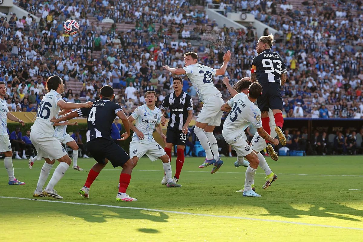 Sergio Ramos, eterno, vuela sobre el Rose Bowl para obrar el pequeño milagro de Monterrey ante el Inter