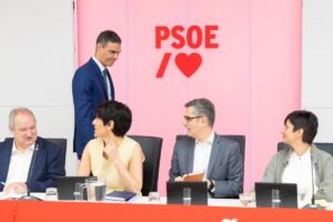 Sánchez busca oxígeno en la agenda internacional tras estallar el ‘caso Cerdán’ | España