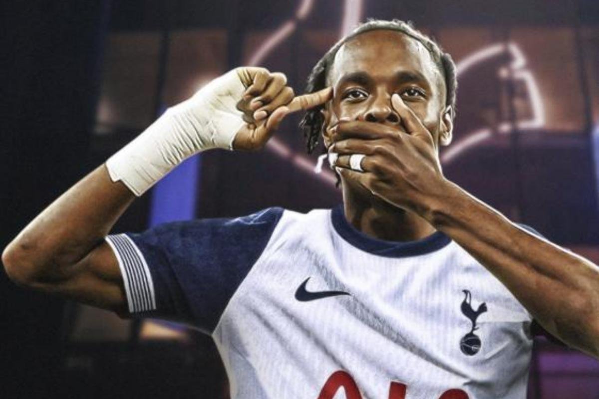 El Tottenham se queda a Mathys Tel en propiedad