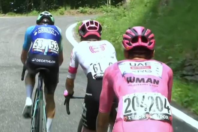 la UCI le investiga por ayudar a Carapaz
