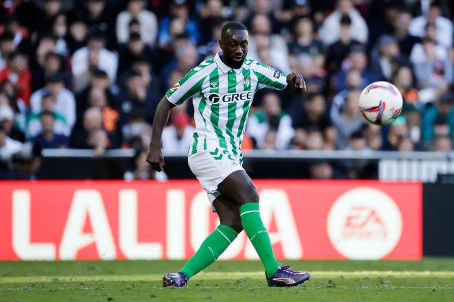 Sabaly dice adiós al Betis para firmar por el Al-Duhail de Qatar