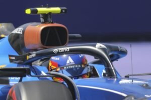 Un 'impeding' castiga a Sainz: "Estoy muy molesto, no hay consuelo"