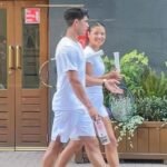 Alcaraz y Raducanu entrenan juntos en Wimbledon en una promoción del agua evian