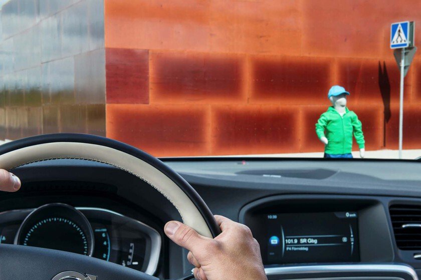 Este estudio revela que el capó de los coches cada año es medio centímetro más alto, y eso es un problema para la seguridad en carretera