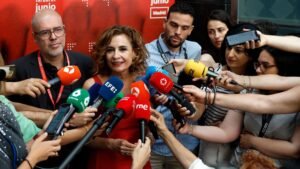 Última hora de la actualidad política, en directo | Sánchez se reúne con Illa en La Moncloa en plena tormenta por el ‘caso Cerdán’ | España