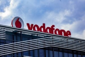 Vodafone España pacta una subida salarial de hasta el 6% para 2025 | Empresas