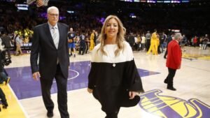 Histórico: la familia Buss vende los Lakers
