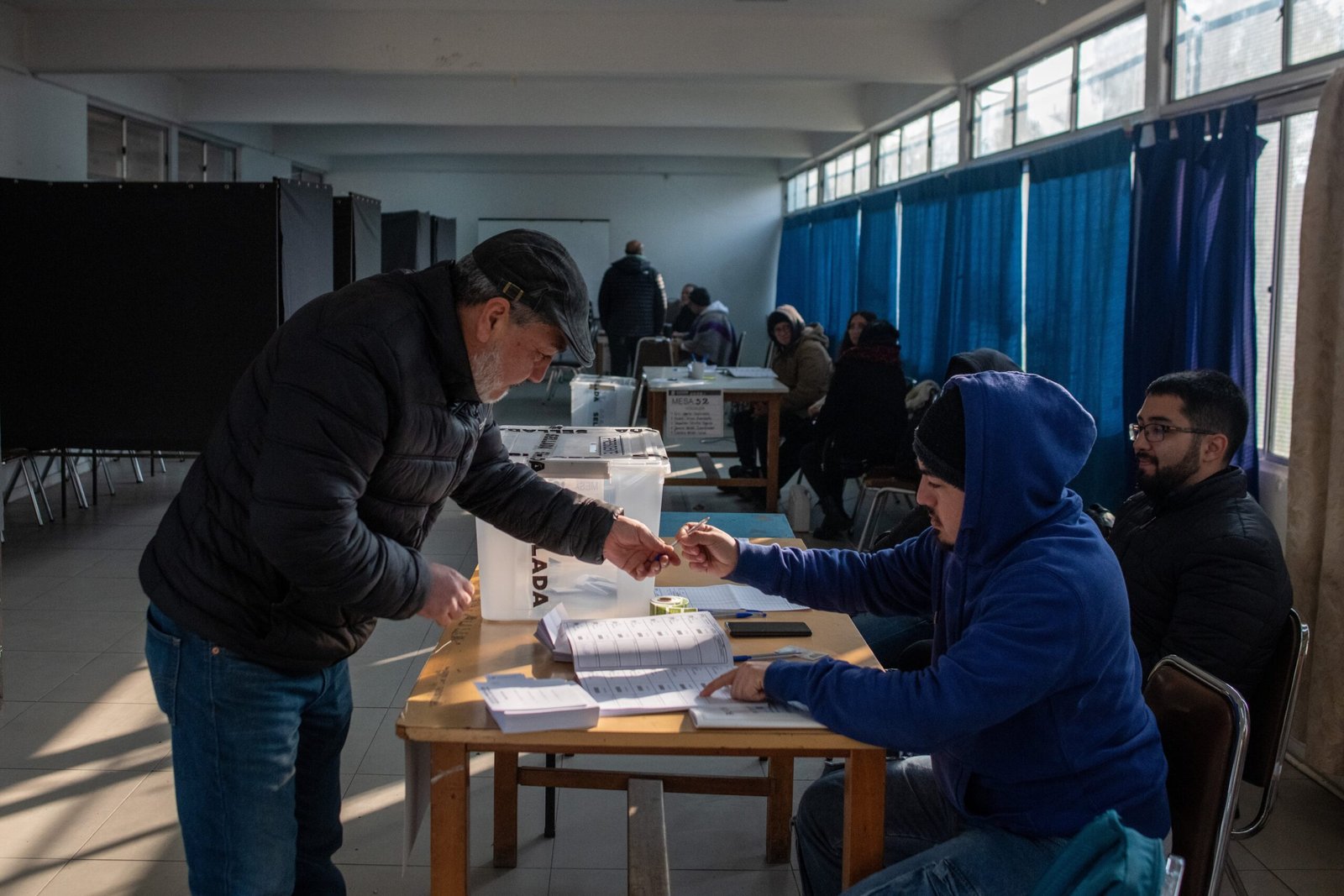 Baja participación, el PC por primera vez liderando a la izquierda y una carrera presidencial polarizada: las claves de los resultados de la primaria chilena
