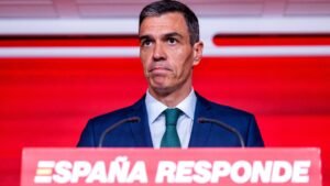Las dos puertas del PSOE | Opinión