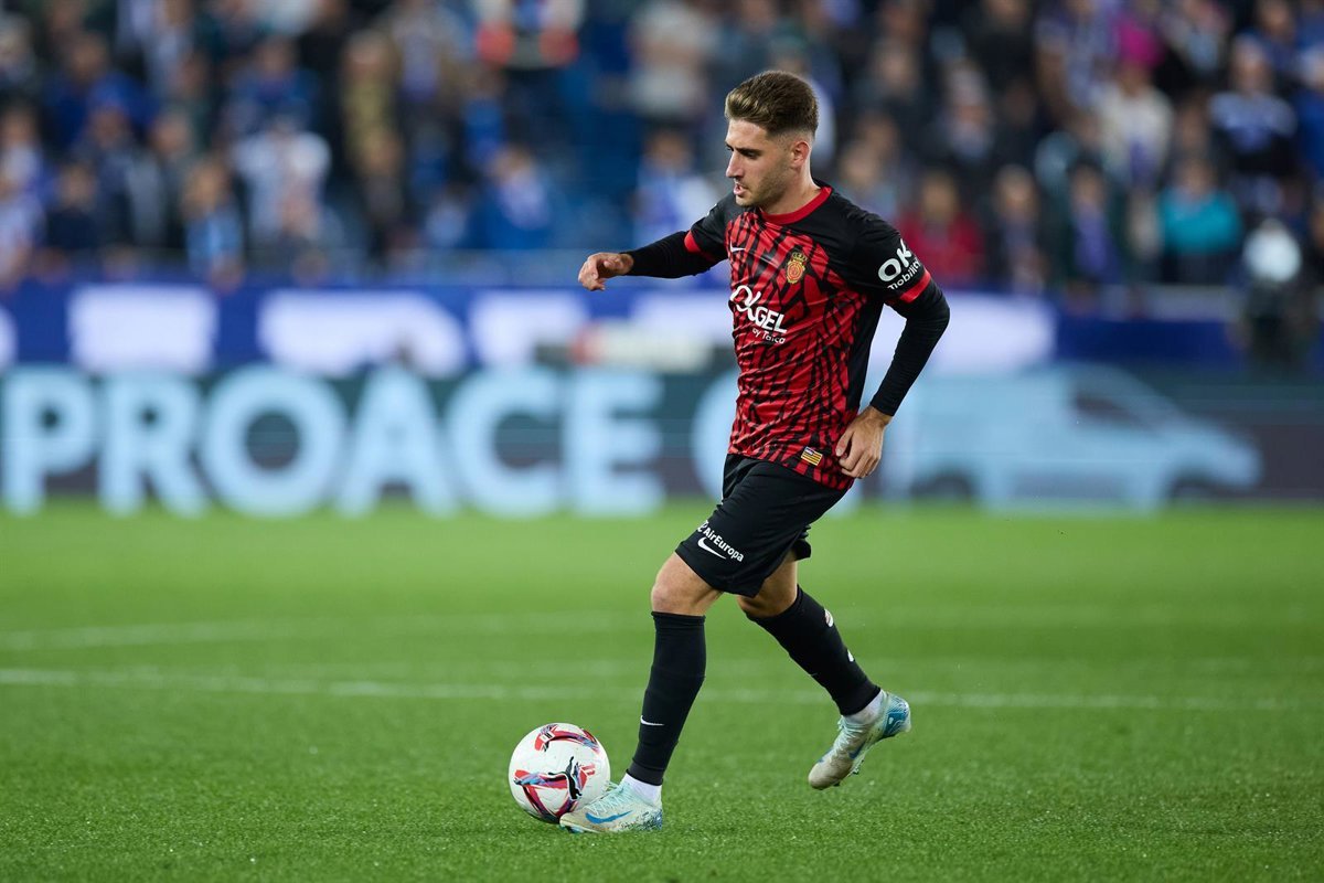 Robert Navarro ficha por el Athletic Club hasta 2030