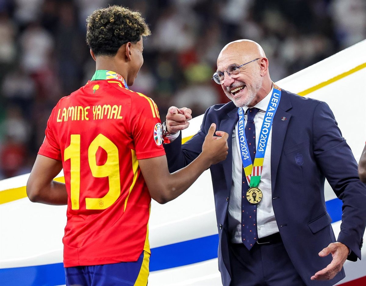 "No me preocupa ver a Lamine Yamal con Neymar, tendrá que divertirse"