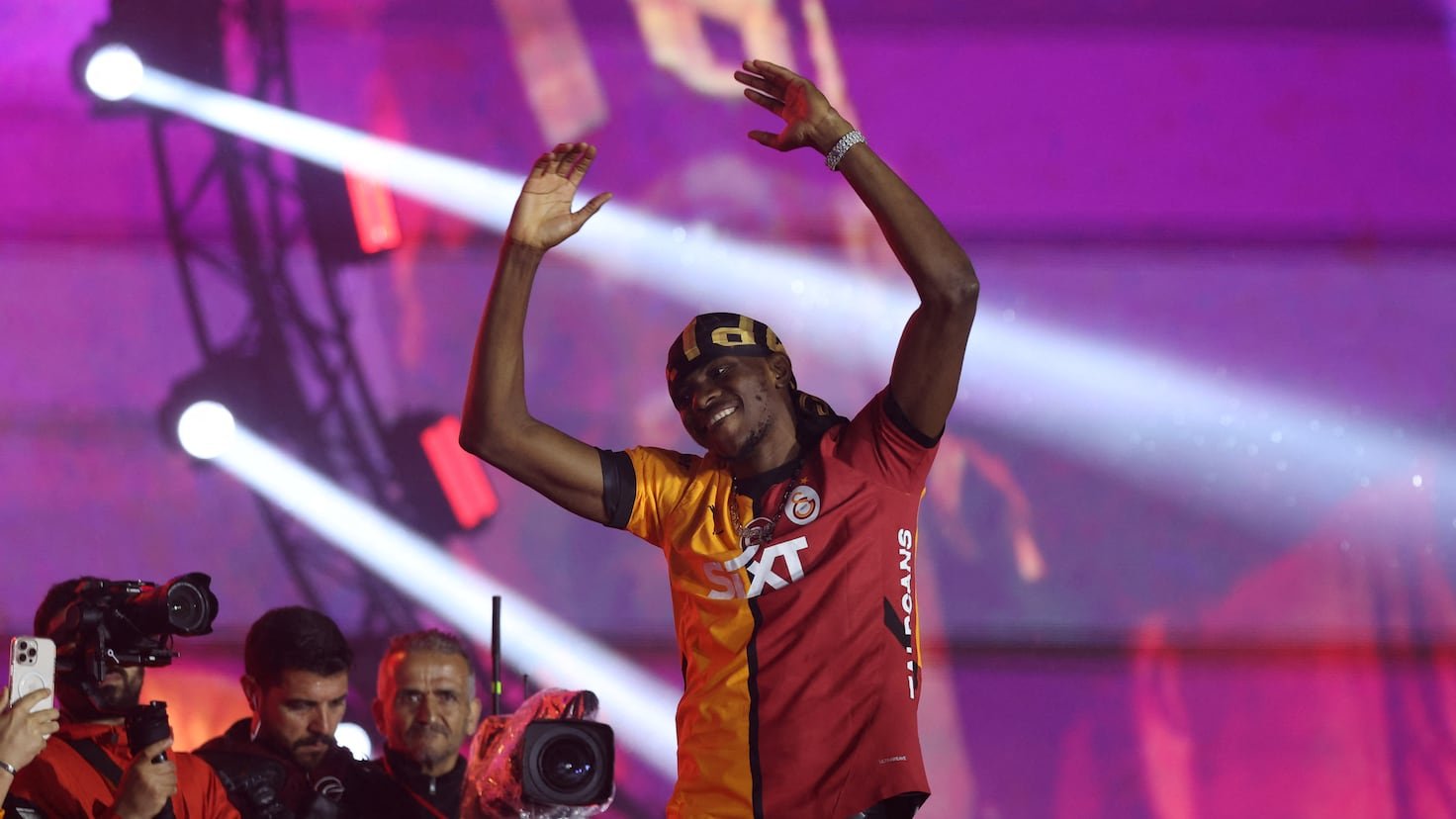 Osimhen ya está en Estambul