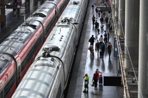 Restablecida la línea de Alta Velocidad entre Málaga, Granada y Almería tras varias horas cortada | Economía