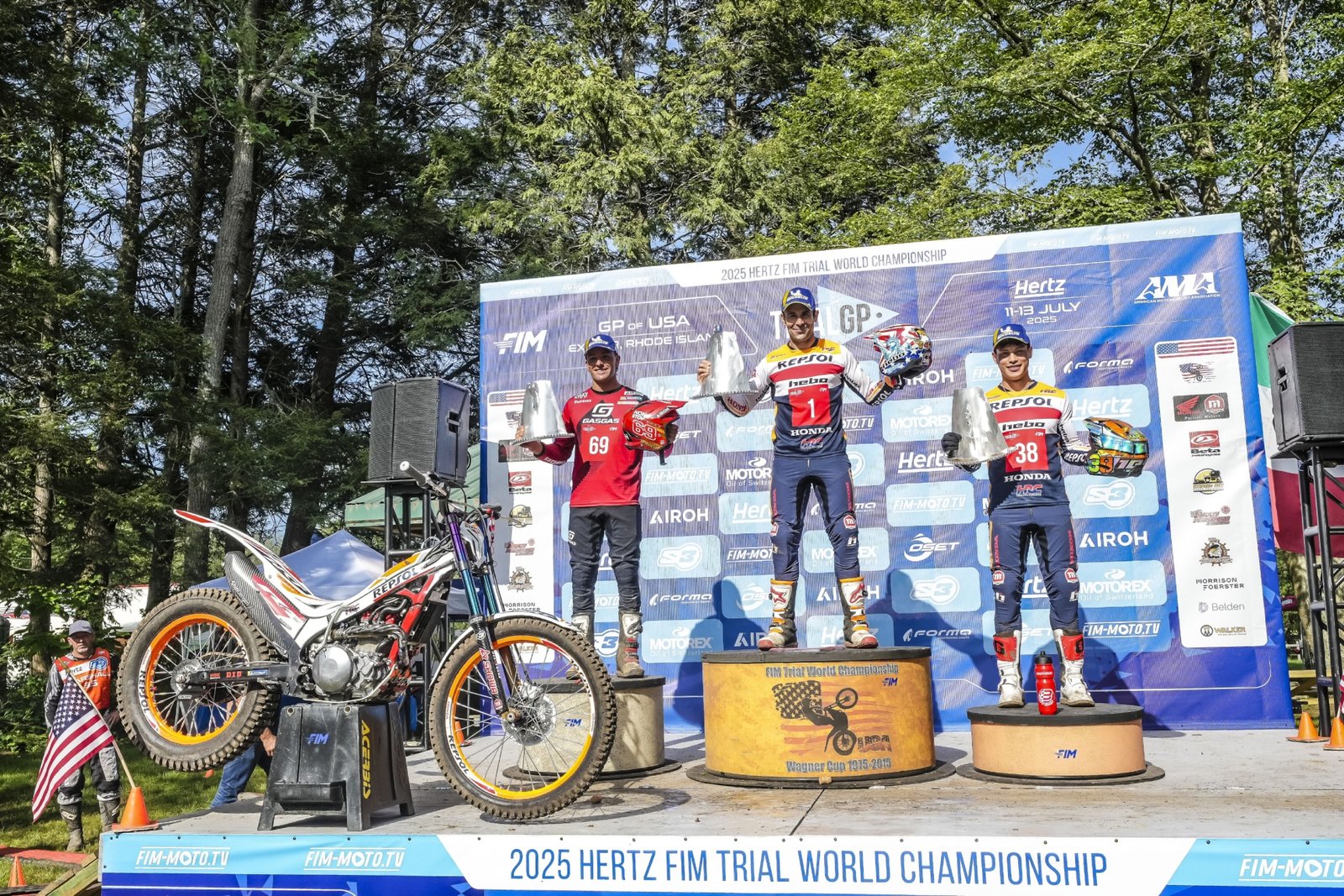 Bou, Busto y Marcelli, en el podio de Rhode Island (Estados Unidos).