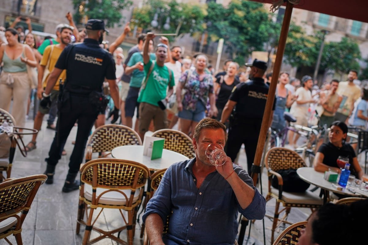 La hostelería en Baleares logra un acuerdo para incrementar un 13,5% el salario de 180.000 trabajadores | Economía
