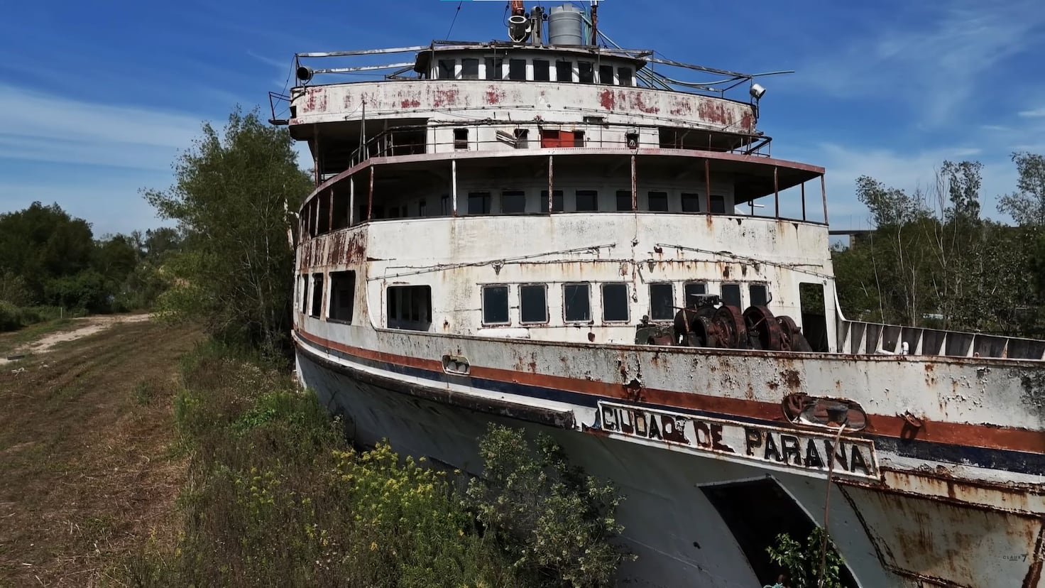 El ‘barco fantasma’ de 100 metros de largo varado en mitad de la nada